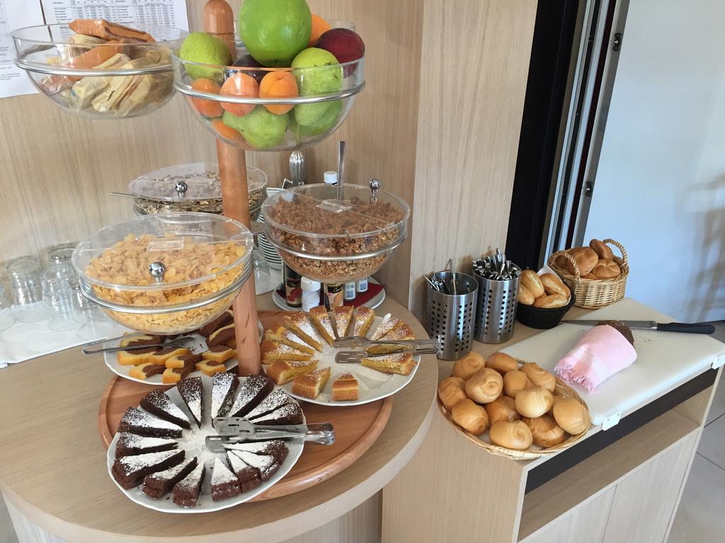 Hotel Alla Citta Di Trieste Градо Екстериор снимка